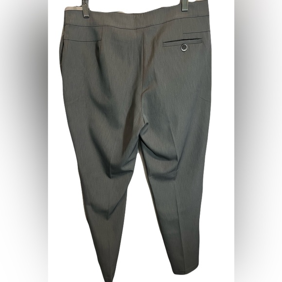 β³οΈ EP Pro Womenβs Golf Pants β Sleek & Sporty
π«οΈgray in Size 8 - Picture 2 of 13